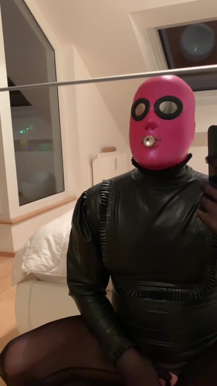 PervyLara: Zentai si cewek nakal dengan stoking nilon lagi asik muasin...