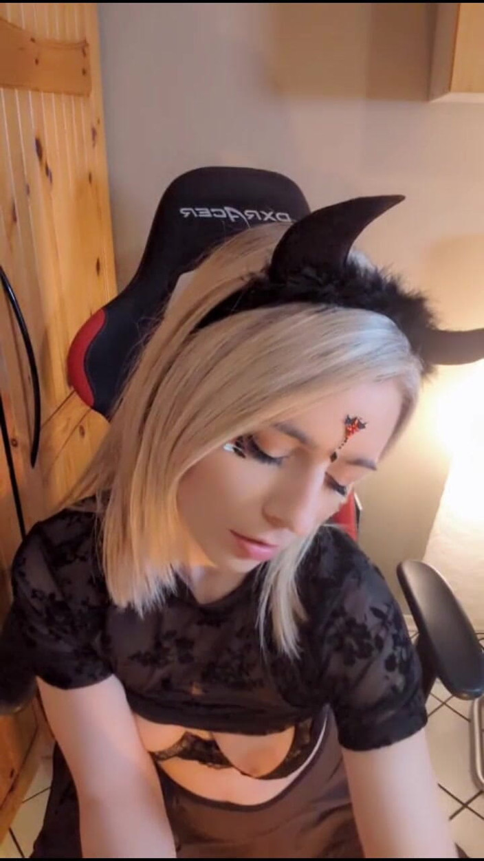 Lisaonthemoon: Cosplay avec le diable noir