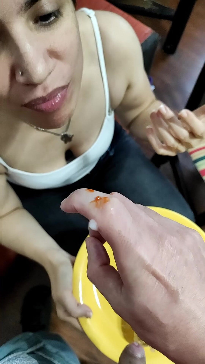 TheArtOfCum: Sveltina! Pompino e sborra su Francoforte! (e i Jeans neri)