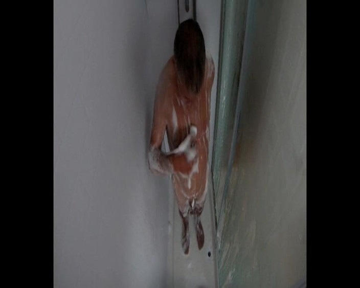 Andy: Komm, dusche mit mir