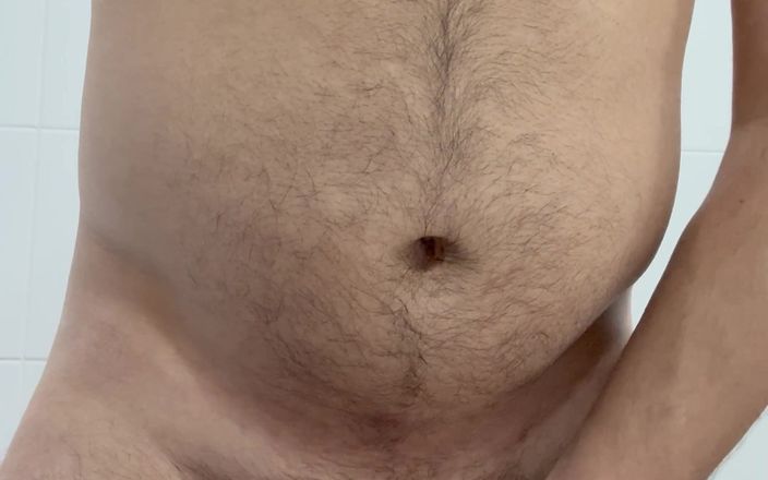 Bear MMM: Jovem urso, barriga grande finalmente goza