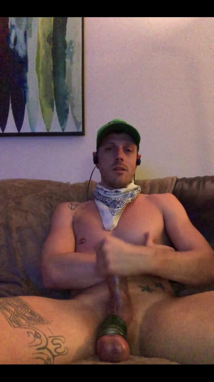 KingB8er: En gammal kantvideo efter en utökad pumpsession ... Min dong är enorm,...
