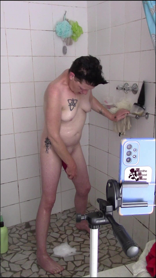 Showered, Shaved and Squirt (ZenitheBloodRose)