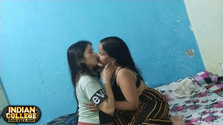 Indian Lesbians: Caldo amico lesbico indiano sesso ditalino e cazzo grandi tette