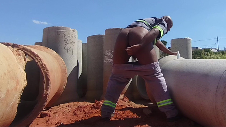 TheBlacKHunterr: Feriado Aproveitei Que Estava Sozinho No Canteiro De Obra