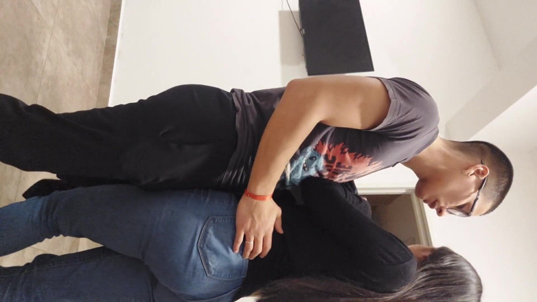 Tunenitovergon: 成熟した女性が仕事から帰宅し、ただセックスが欲しい