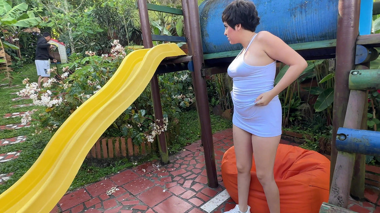 ManuelaAlvarez: Tukang kebun rumah saya melihat saya melancap dan menjadi miang,...