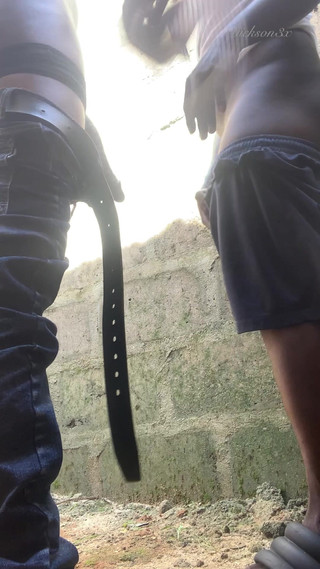 Dickass3x: Die dikke kont beuken in een oncompletbaar gebouw terwijl hij...