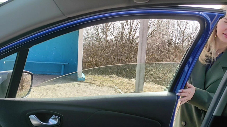 S-Wife Katy: Pijpbeurt in de auto, voor de Reis deel 1