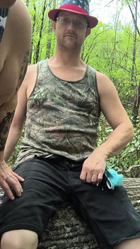 Redneck Lapdance trong rừng đã nhận được con cặc lớn này redneck trả tiền cho cô ấy tốt