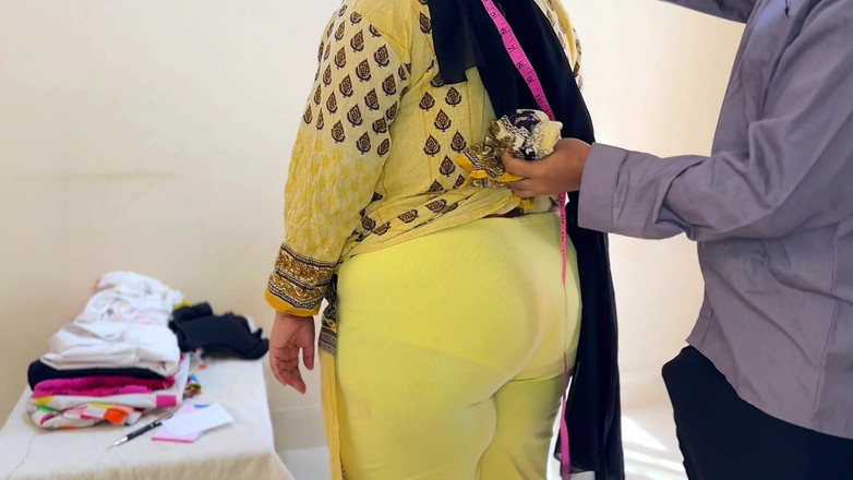 Aria Mia: 当我去找他做一件新礼服时，裁缝操我！