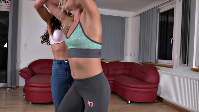 Defeated Sex Fight: Cherry &amp; Alyssa in extrem aggressiver kampfstunde