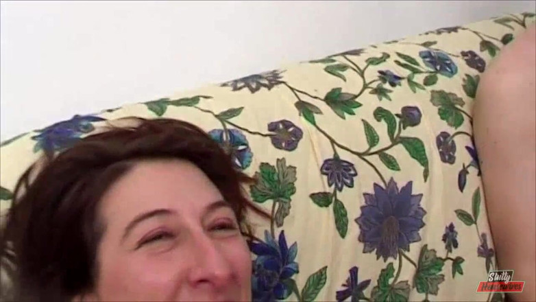 Vere Casalinghe Italia.: Mature brunette loves anal sex