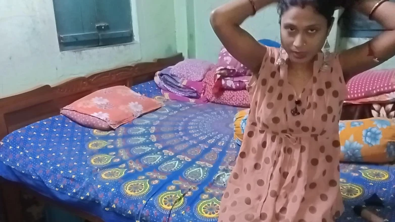 Bengali-coupel: 印度孟加拉甜蜜的 vabi 性爱在 step nephu。