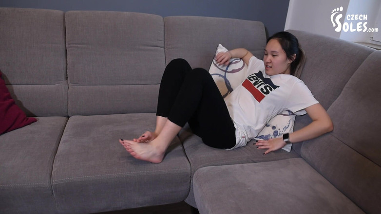 Czech Soles - foot fetish content: アジアの女の子の空手キックとPOV足崇拝