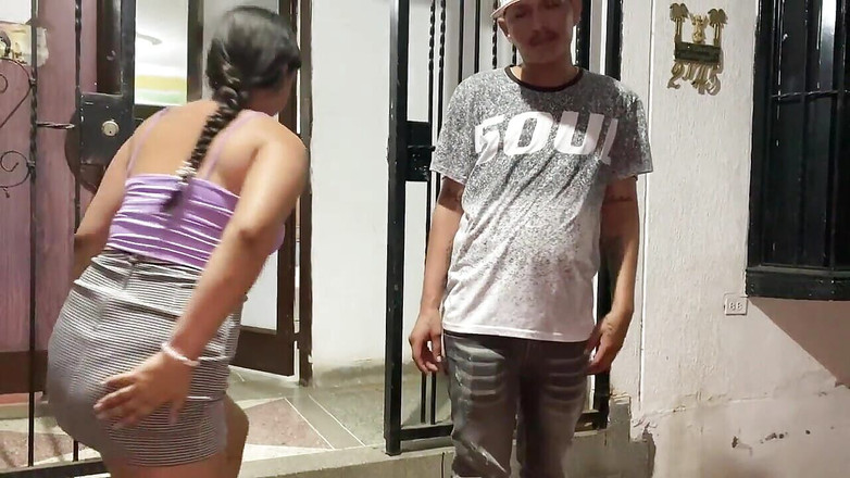 Joraul: Aku menyetubuhi kontol ayah tiriku ketika orang tuaku pergi.