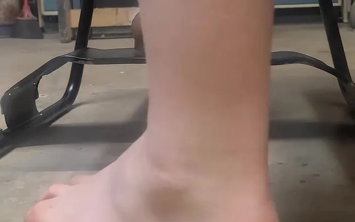 Lb13702: Big Hankeys Dildo on the Bouncy Sex Chair