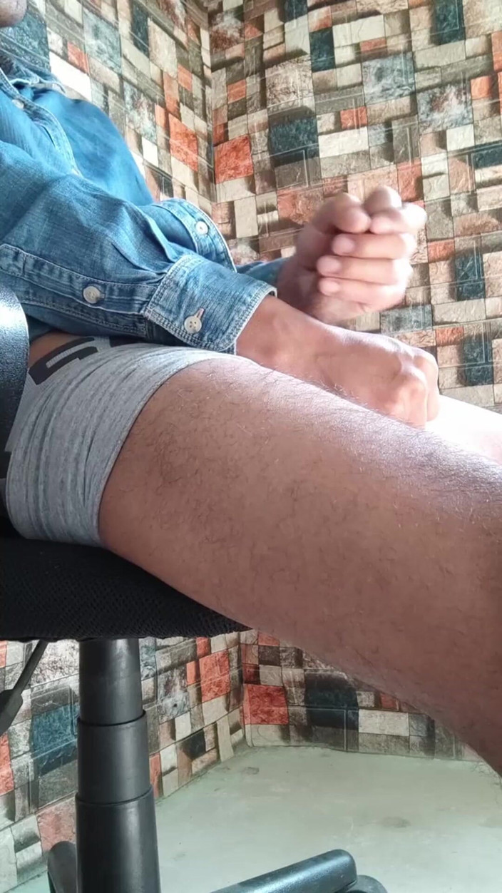 Hornyboy2058: Cara quente em boxeadores gemendo alto e acariciando seu pau...