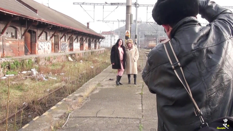 Dirty Doctors Clips: Sessão de fotos da estação ferroviária