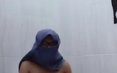 Mandi Sambil Colmek
