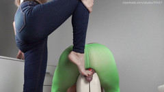 Homemade ballbusting: Hrátky s rozdrcení pérem