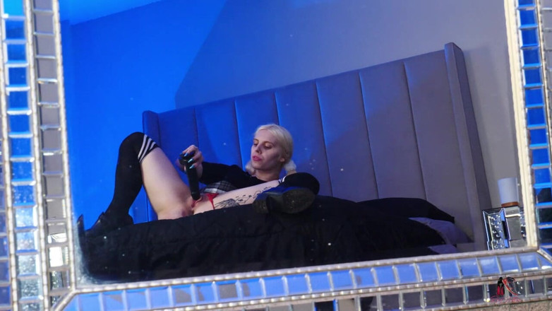 Red bottom productions: PAWG Slut Solo Play Time