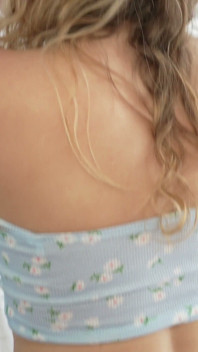 Fiica vitregă curvă prinsă călărind un vibrator... Apoi umplută cu spermă