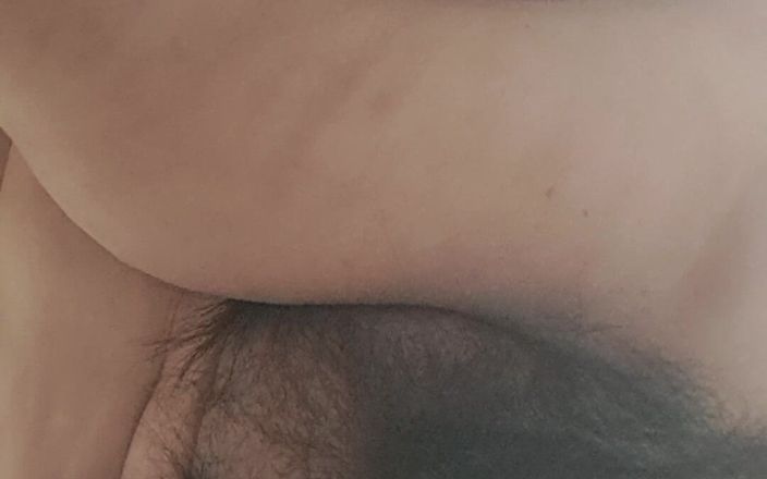 Mommy big hairy pussy: MiLF matura si china e può essere scopata