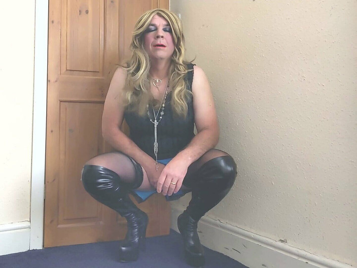 Sarahsatinslut: Boty a vlhké kalhotky