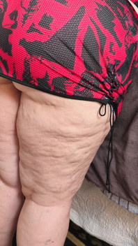 Une grosse BBW avec un gros cul exhibe et montre sa chatte en gros plan - collage de photos vidéo