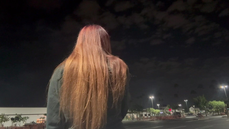 Artemisia Love: Italiana con capelli lunghi fuma fuori a tarda notte fuma