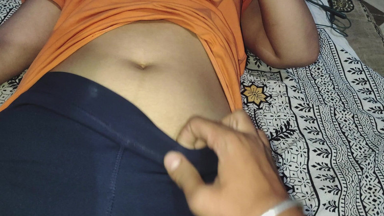 Desigirl37: Mahasiswi india ini suka banget memek besrnya yang lagi sange...