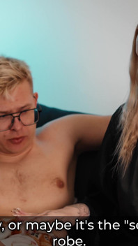 Blond styvmors kala fitta retar styvson medan hon tittar på film tillsammans - förbjudet gosa förvandlas till hett knull