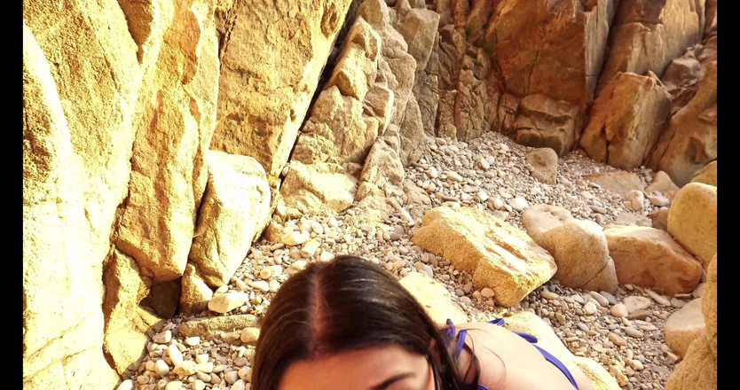 Naf y Nach: Một người lạ tiếp cận trên bãi biển... và nuốt...