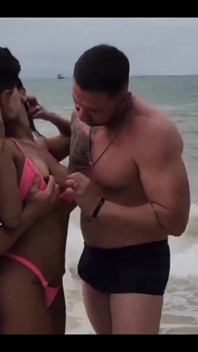 Ho incontrato due gatti sulla spiaggia e ho fatto con loro proprio lì
