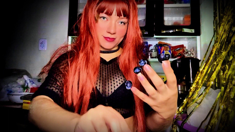 Goddess Li: Dewi menjilat anggur!