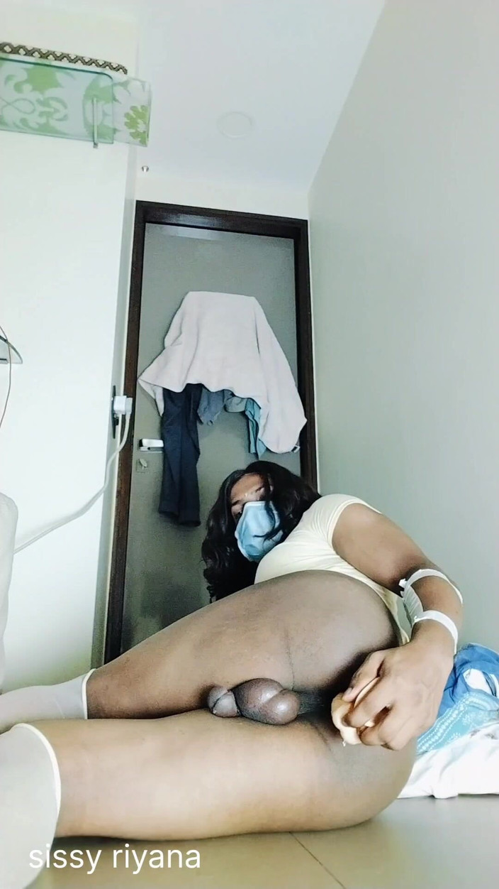 AlarmingJam2: India Riyana follando duro consolador en solo casa