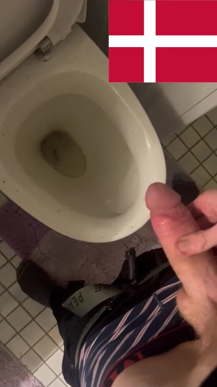 frederiksexiiii: Jerking off in the Bathroom