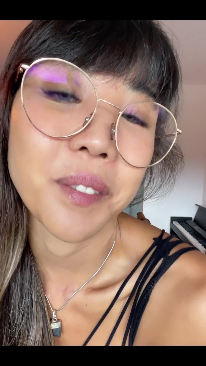 DaringKiara: Você acha que eu posso seduzir minha professora de piano