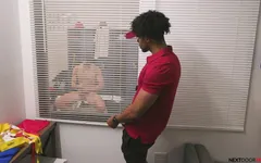 Nextdoortaboo - Faculdade hunk pego masturbando por BBC Coach &railed