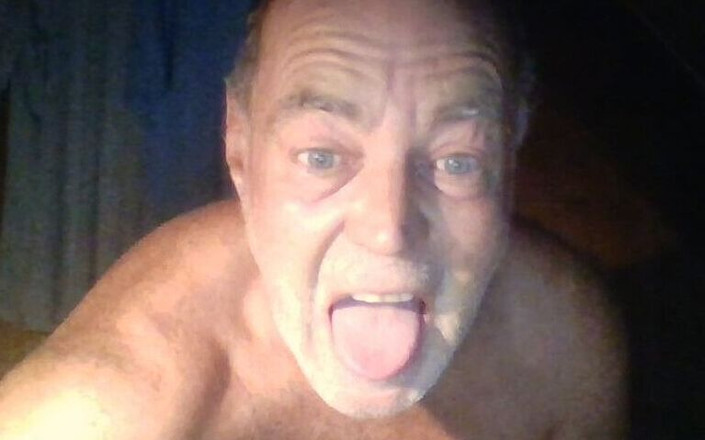 Mundfotzenlecker: Miluji šukání mé nadržené díry do zadku.