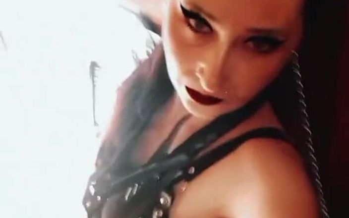 Dominatrix Redsonyja: Tik Tokovi sappen Ik ga slapen en zie je live...