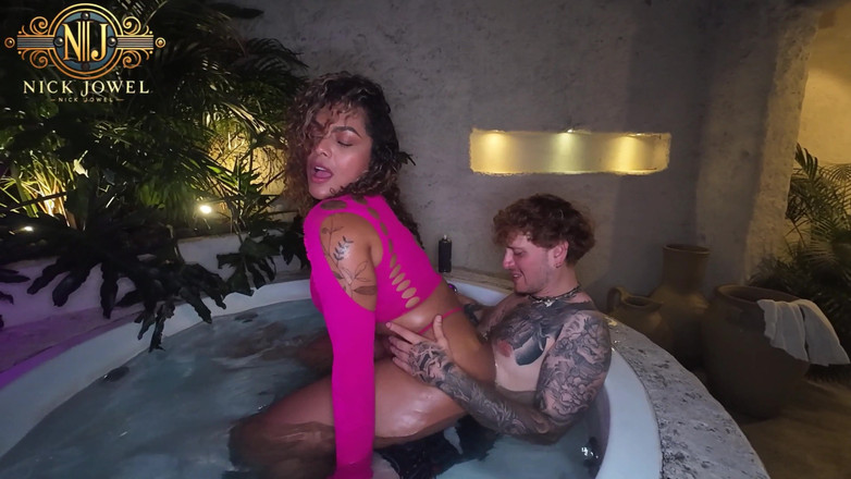 NickJowel: Ein Lateinamerikanischer Arsch Reitet Auf Meinem Riesigen Schwanz - Carlamorelli