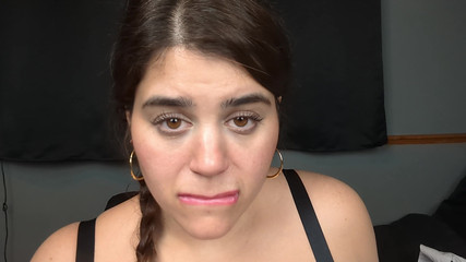 LuciaLatinaGomez: Profesör boşalma "A'ya ihtiyacım var, efendim... Her şeyi yaparım" dedi.