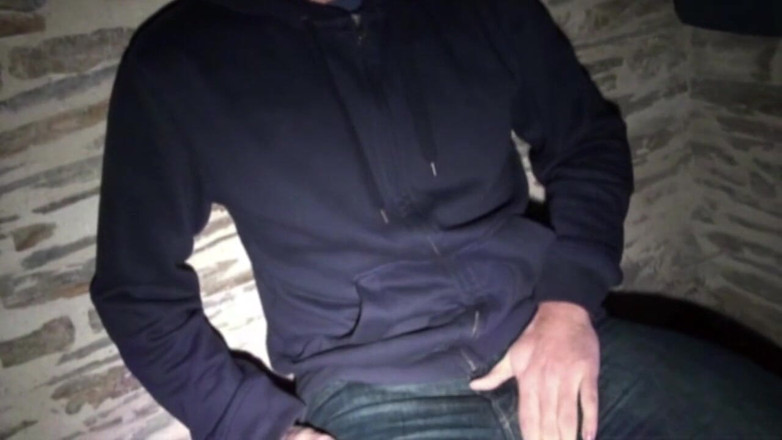 Crunch Boy: Troia francese succhia un cazzo arabo XXL nei gloryhole