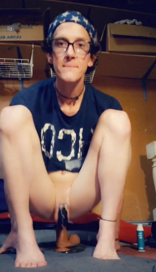 Clay Lindsey: Poskakování na mé hračce s mým ptákem zamčeným v cudné...