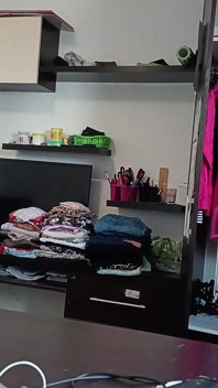 เมียสมัครเล่นสนุกกับการลองเสื้อผ้าแล้วตัดมันทิ้ง