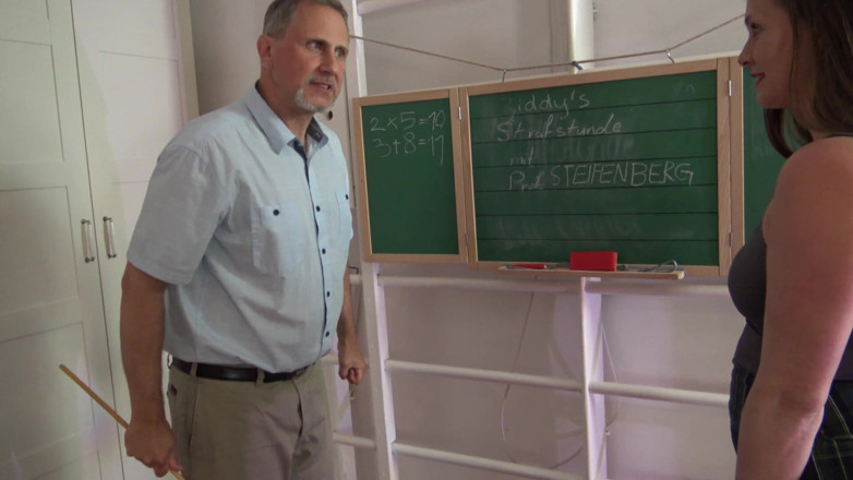 Maledom Austria: Sadist matematik öğretmeni ve zalim profesör üniversiteli kızları cezalandırıyor!
