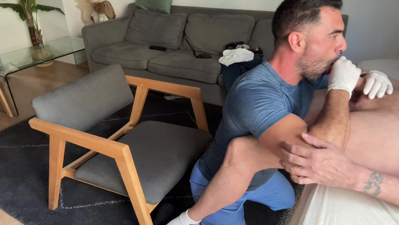 Monster Dick Hunters: 긴급 검진을 위해 의사를 방문