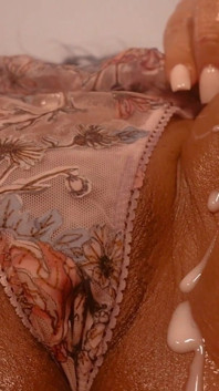 Zweterige romige lingerie
